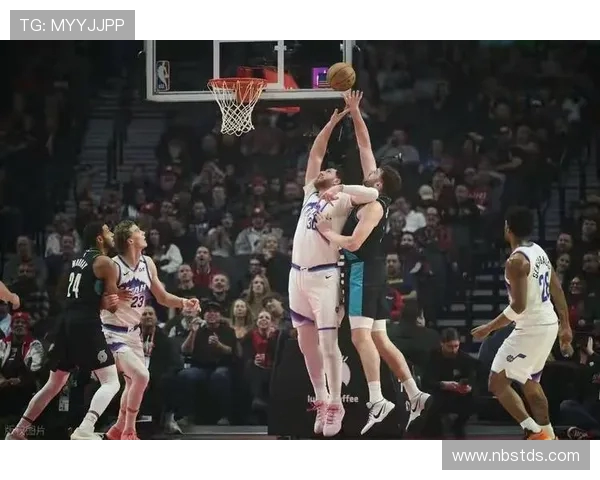 2008年NBA季后赛经典对决罗伊带领开拓者挑战爵士队的精彩瞬间回顾