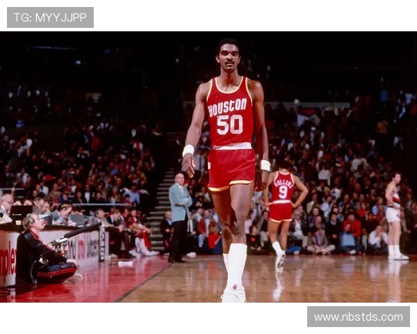 姚明领衔火箭队对决老鹰队的精彩对抗赛回顾与分析